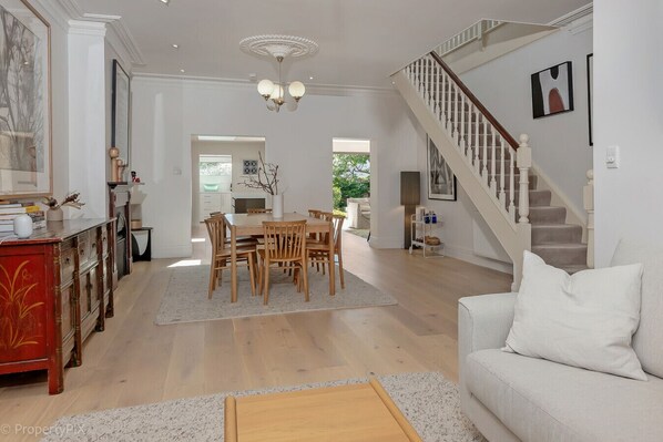 Smart TV, books, stereo