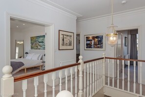 4 soverom, skrivebord, strykejern/-brett og wi-fi (inkludert)