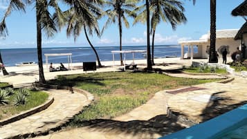 Am Strand, Liegestühle, Strandtücher