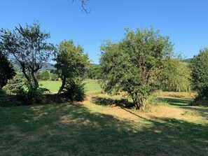 Property grounds - Typical 2-star Auvergne house Domaine Au Vert Gna ! Gite PIDGIER (Saint-Hostien)