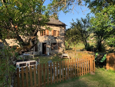 Typical 2-star Auvergne house Domaine Au Vert Gna ! Gite PIDGIER