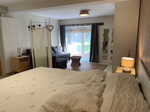 2 slaapkamers, een strijkplank/strijkijzer, gratis wifi, beddengoed