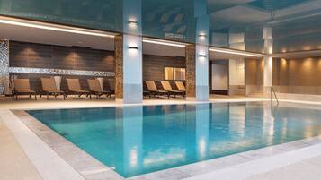 Hồ bơi trong nhà