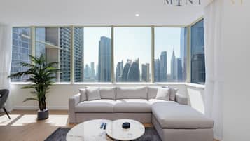 Căn hộ Business, 2 phòng ngủ, quang cảnh thành phố | Khu phòng khách | TV