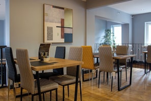 Restaurant - Coastal Park Accommodation (Llanelli)