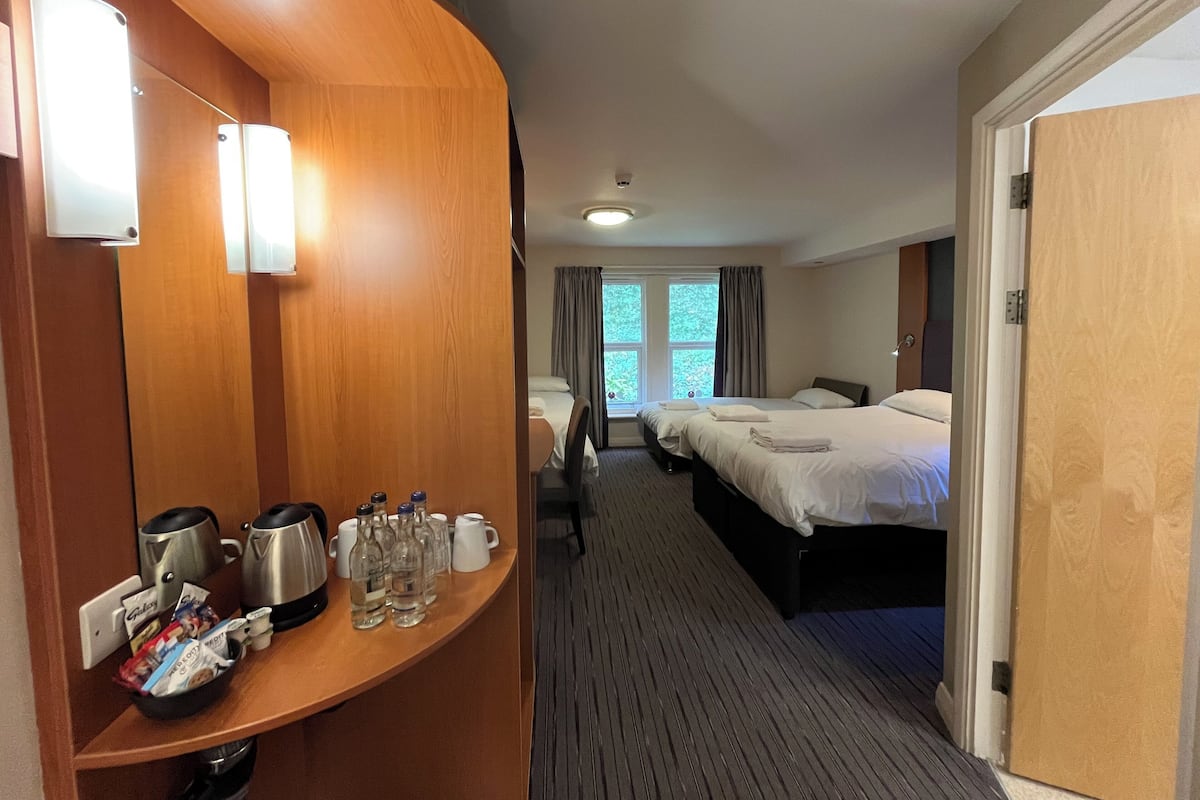 Desk, laptop workspace, iron/ironing board, free WiFi
