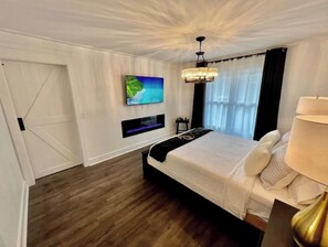 1 bedroom, internet, bed sheets - Luxury City Loft in Gainesville C
 (Gainesville)