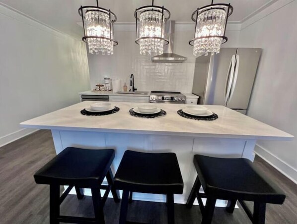 Private kitchen - Luxury City Loft in Gainesville C
 (Gainesville)