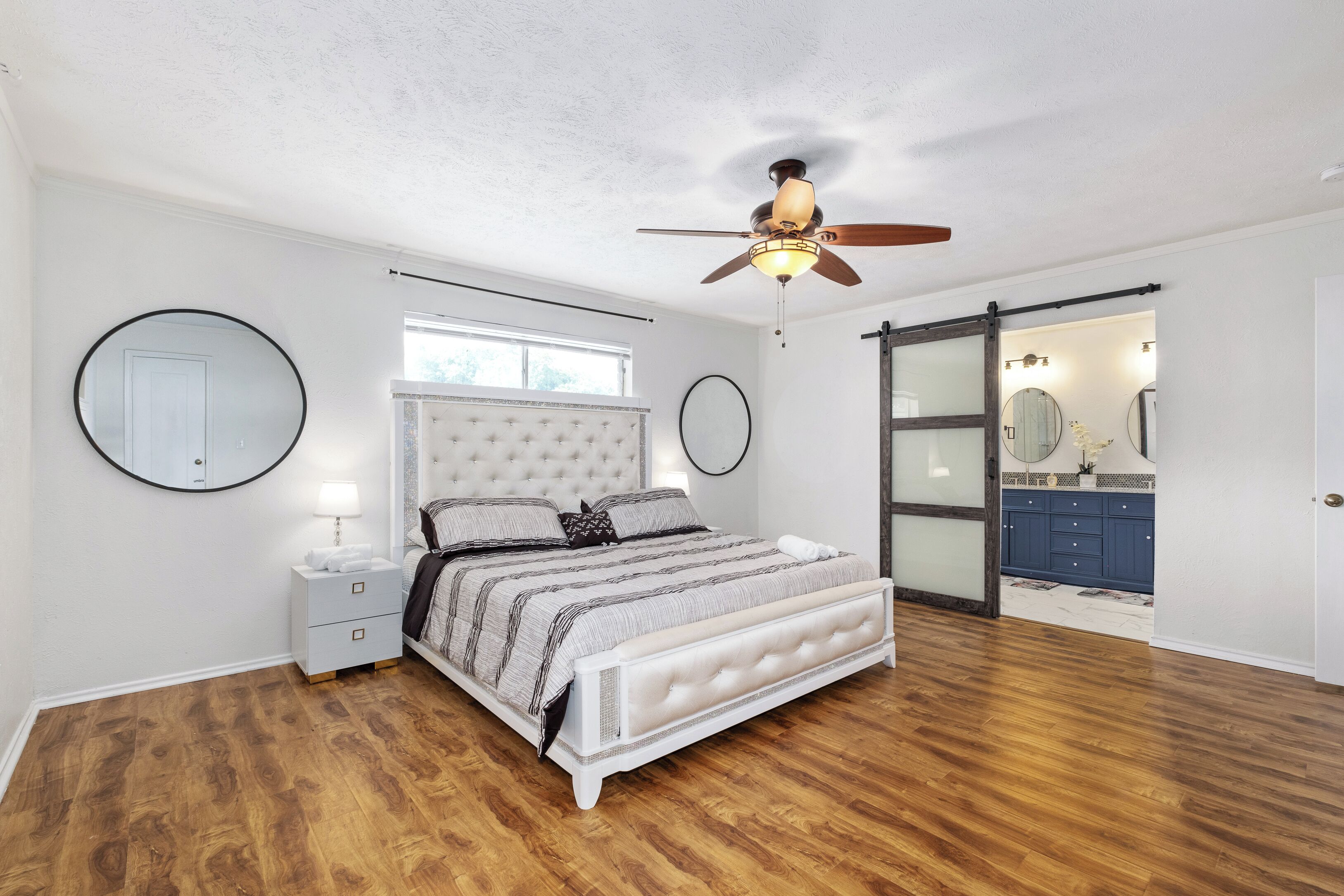 5 makuuhuonetta, silitysrauta/-lauta, Wi-Fi, vuodevaatteet