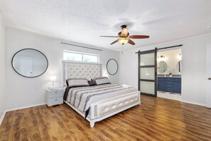 5 soverom, strykejern/-brett, wi-fi og sengetøy