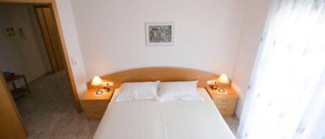 1 chambre, fer et planche à repasser, Wi-Fi, draps fournis