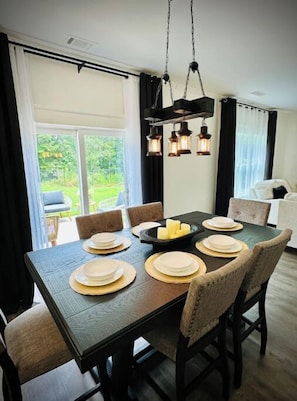 Dining - Viking House
(Gainesville)