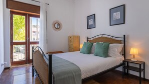 1 habitación, tabla de planchar con plancha, wifi gratis y ropa de cama 