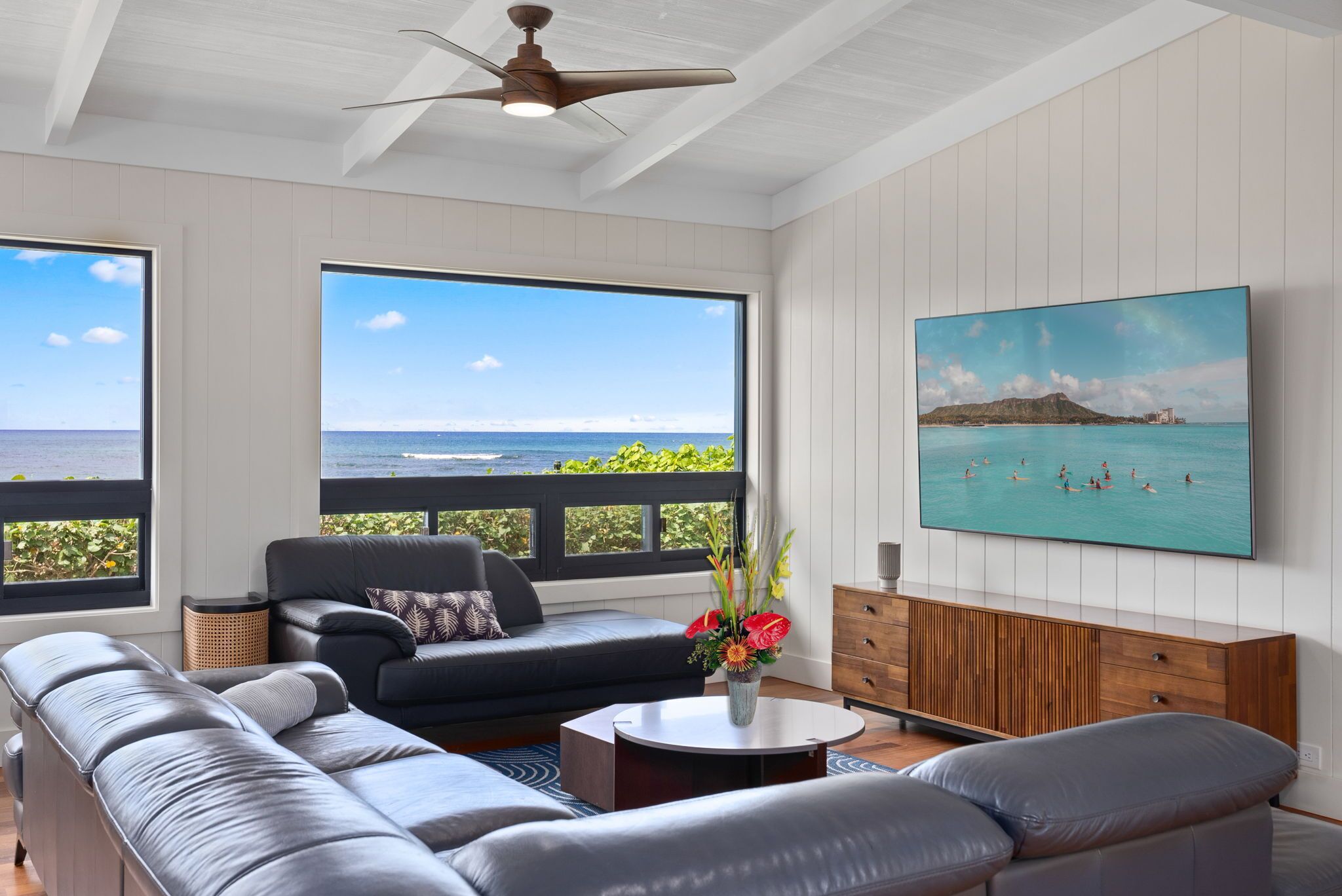 Promo price until November! Mokuleia Beach Villa: Beachfront w/ Ocean Views,Deck