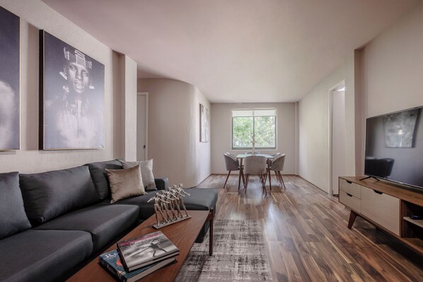 Living area - Cozy Roma Norte Flat - Wifi - Elevator - Sleeps 7 (Mexico City)