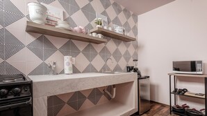 Apartment | Private kitchen | Fridge, microwave, oven, stovetop - Cozy Roma Norte Flat - Wifi - Elevator - Sleeps 7 (Mexico City)