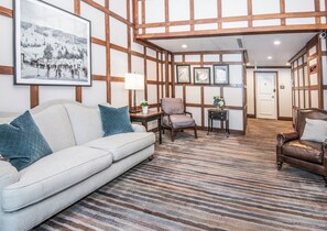 TV, fireplace - Villa Cortina 120 | 2BR Vail Condo w/ summer AC, Pool and Hot Tub (Vail)