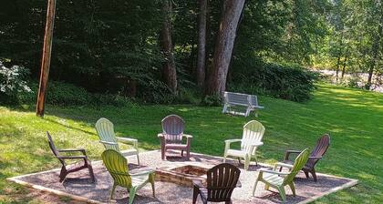 Creekside: Cozy 3-Bedroom Cabin on Loyalsock Creek – Fish, Hike, Kayak or Relax!