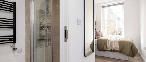 豪華公寓, 3 間臥室, 非吸煙房, 私人浴室 | 浴室 | 淋浴設備、吹風機、毛巾、洗髮精