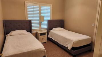 4 bedrooms, iron/ironing board, WiFi, bed sheets