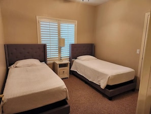 4 bedrooms, iron/ironing board, WiFi, bed sheets