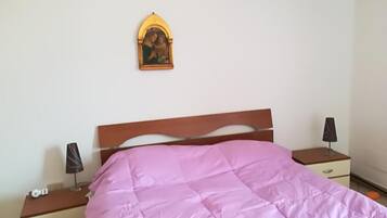 2 habitaciones, tabla de planchar con plancha, wifi y ropa de cama