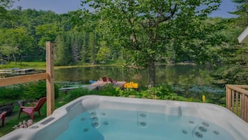Bañera de hidromasaje al aire libre