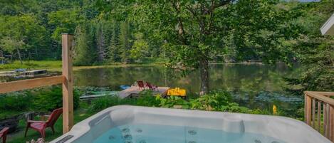 Outdoor spa tub