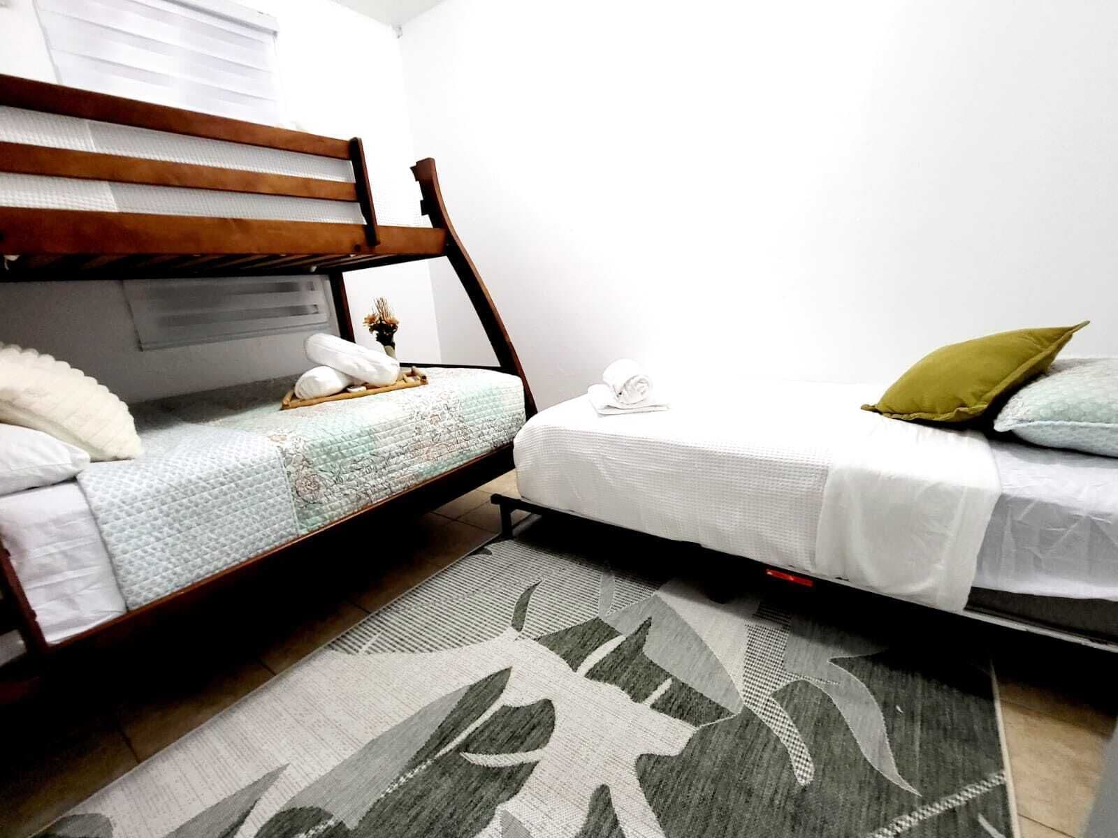 2 bedrooms, desk, iron/ironing board, WiFi