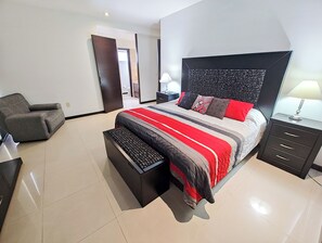 2 bedrooms, desk, iron/ironing board, travel crib - PENTHOUSE SPECTACULAR VIEW OF THE CITY (Guadalajara)