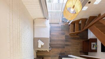 Studio Deluxe Queen com Hidromassagem Coletiva | Área de estar | Smart TV 32 polegadas com canais digitais, Netflix, filmes pagos