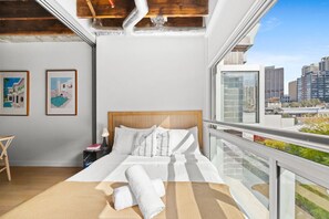 1 bedroom, desk, iron/ironing board, WiFi - Quirky Loft by Sydney Dreams (Darlinghurst)