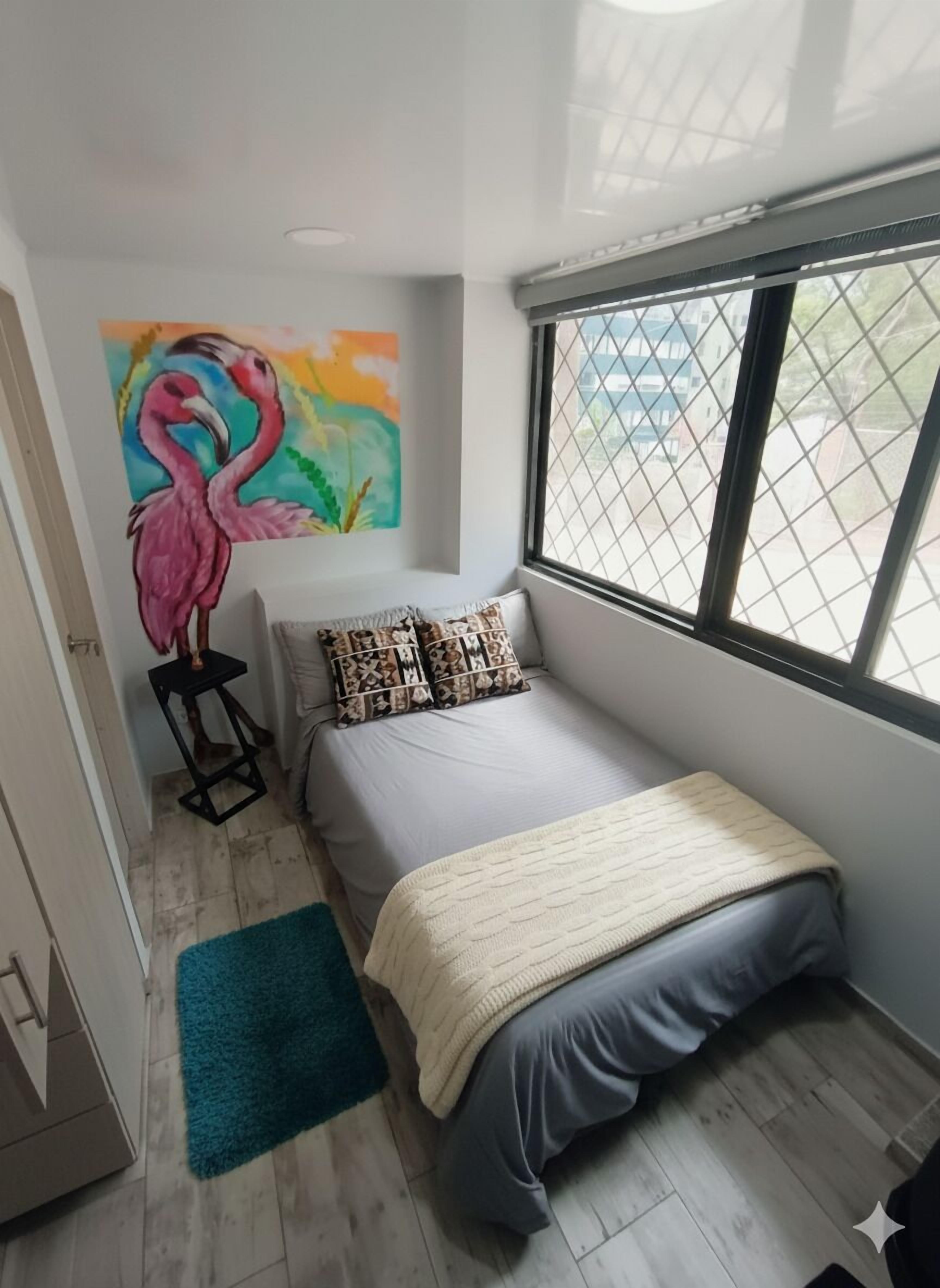 Eenvoudige studio, uitzicht op bergen | Een bureau, een laptopwerkplek, gratis wifi