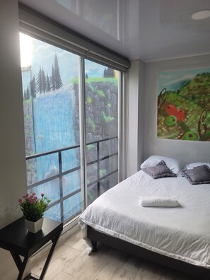 Studio, quang cảnh núi (Private Back semi Balcony) | Bàn, khu vực làm việc phù hợp cho laptop 