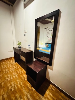 Desk, soundproofing, iron/ironing board, free WiFi - Cityscape Yala by 999 Hotel & Restaurant (Tissamaharama)