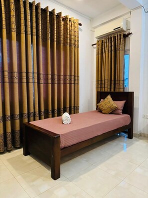 Desk, soundproofing, iron/ironing board, free WiFi - Cityscape Yala by 999 Hotel & Restaurant (Tissamaharama)