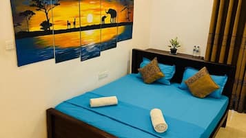 Deluxe Quadruple Room | Desk, soundproofing, iron/ironing board, free WiFi