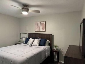 2 chambres, fer et planche à repasser, Wi-Fi, draps fournis