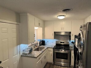 Micro-ondes, four, plaque de cuisson