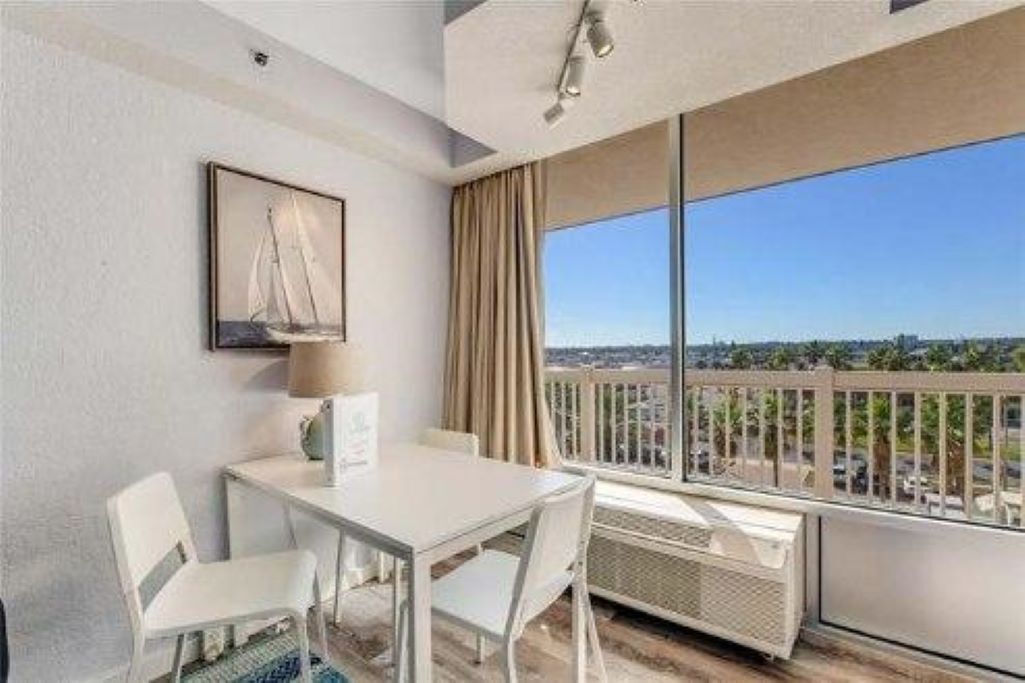 Daytona Beachside Condo w/King Bed, kitchen