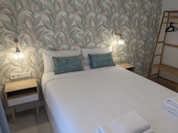 1 bedroom, bed sheets