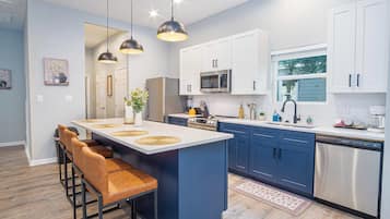 Family House (4 Bedrooms) | Private kitchen | Microwave, oven, dining tables