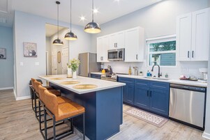 Family House (4 Bedrooms) | Private kitchen | Microwave, oven, dining tables