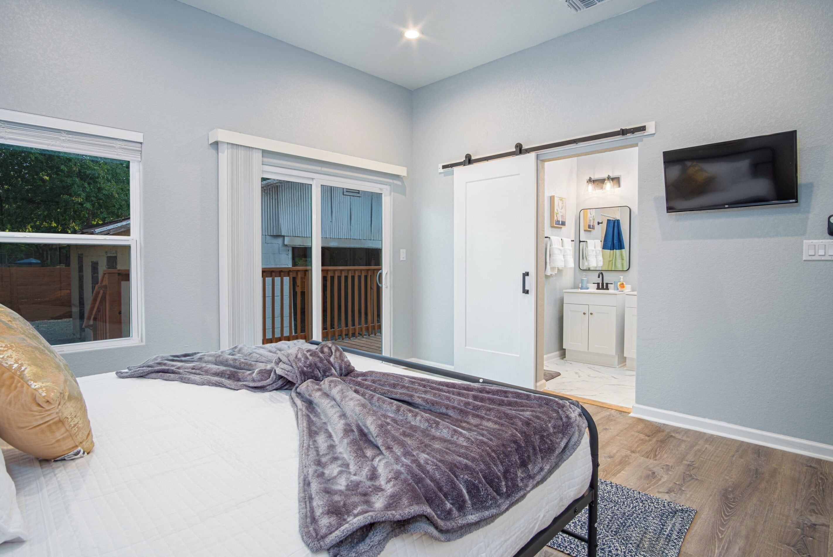 家庭單棟房屋 (4 Bedrooms) | 4 間睡房、手提電腦工作空間、熨斗/熨衫板、床單