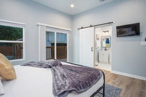 Family House (4 Bedrooms) | 4 bedrooms, laptop workspace, iron/ironing board, bed sheets