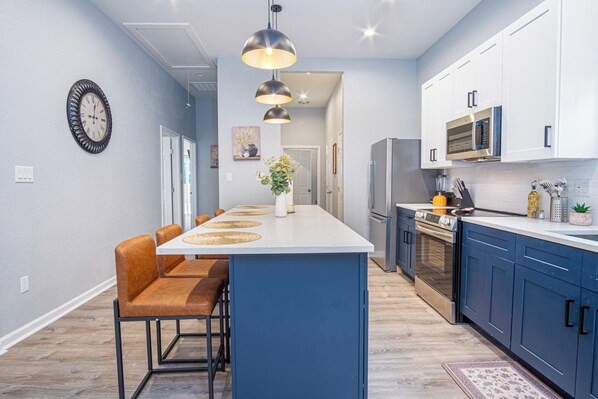 Family House (4 Bedrooms) | Private kitchen | Microwave, oven, dining tables