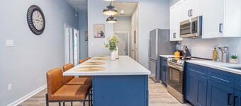 Experience Convenience w/ 4br/3ba Near Alamodome