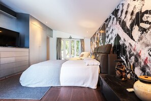 3 habitaciones, tabla de planchar con plancha, wifi y ropa de cama 