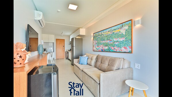 基本公寓 | 起居區 | 55-吋電視，提供數位頻道