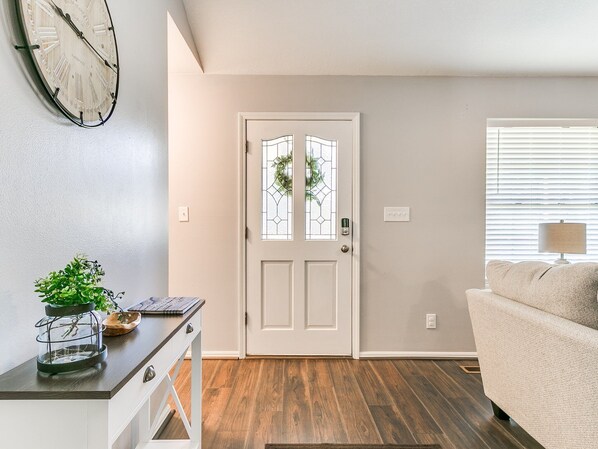 Smart TV, computer monitors